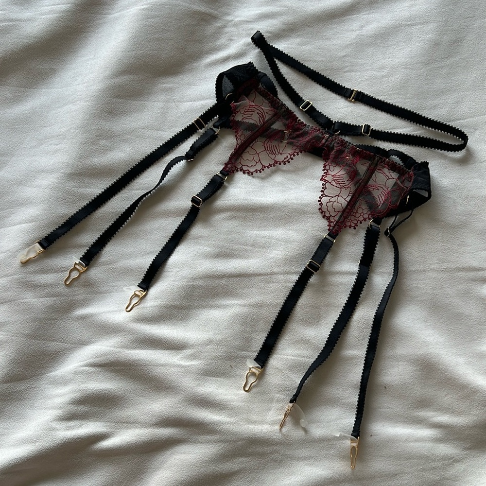 Edge O’ Beyond Debbie suspender - size 1 (XS/S)